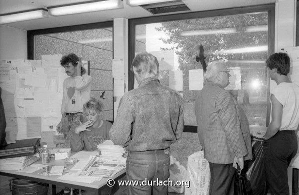 DDR Flchtlinge in der Polizeikaserne, 1989