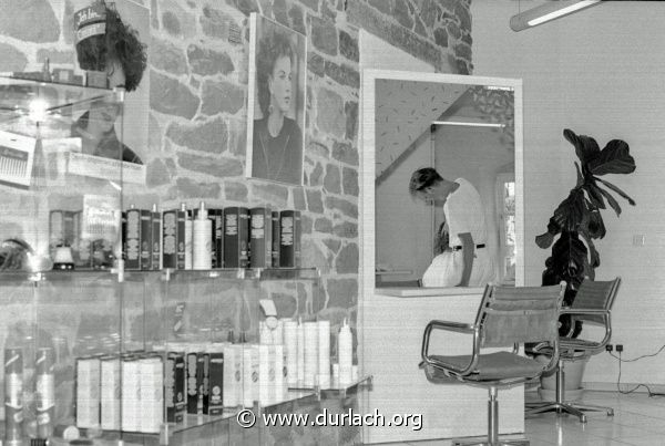 Wer kennt diesen Friseursalon? ca. 1989