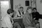 Friseur Rolf Kiemle an seiner legendren Bar, ca. 1989