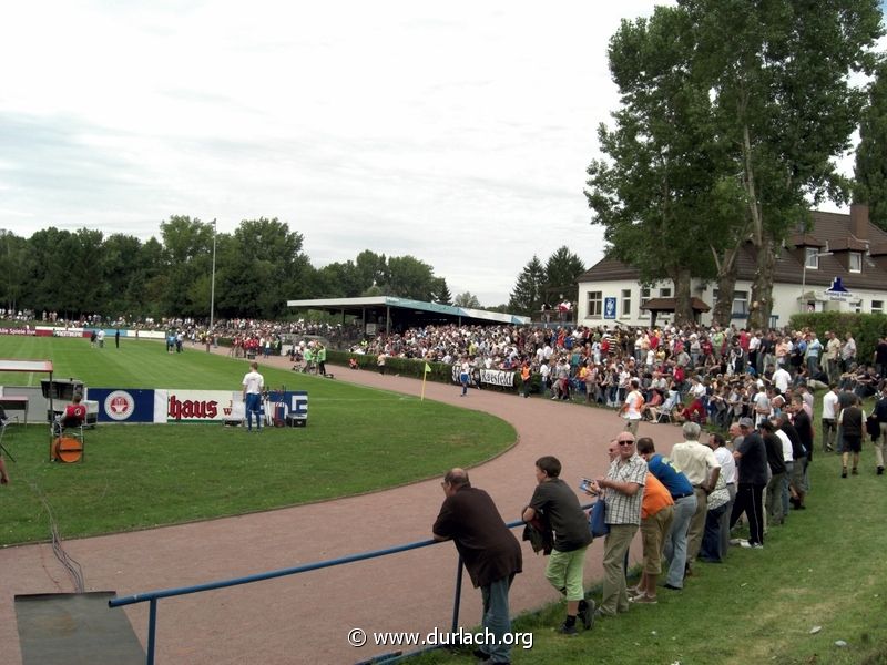 Die Haupttribne im Turmbergstadion