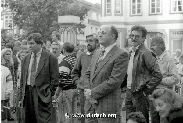 Ortsvorsteher Horst Holzer auf dem Marktplatz, ca. 1989