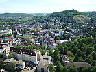 Blick über die Karlsburg auf den Turmberg